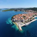 By The Sea - 14612 * Κόρτσουλα